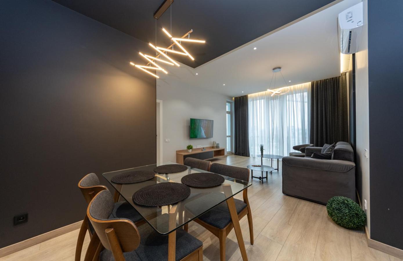 Royal Tower Residence Big Vip Apartment In Center Floor 27 เคียฟ ภายนอก รูปภาพ
