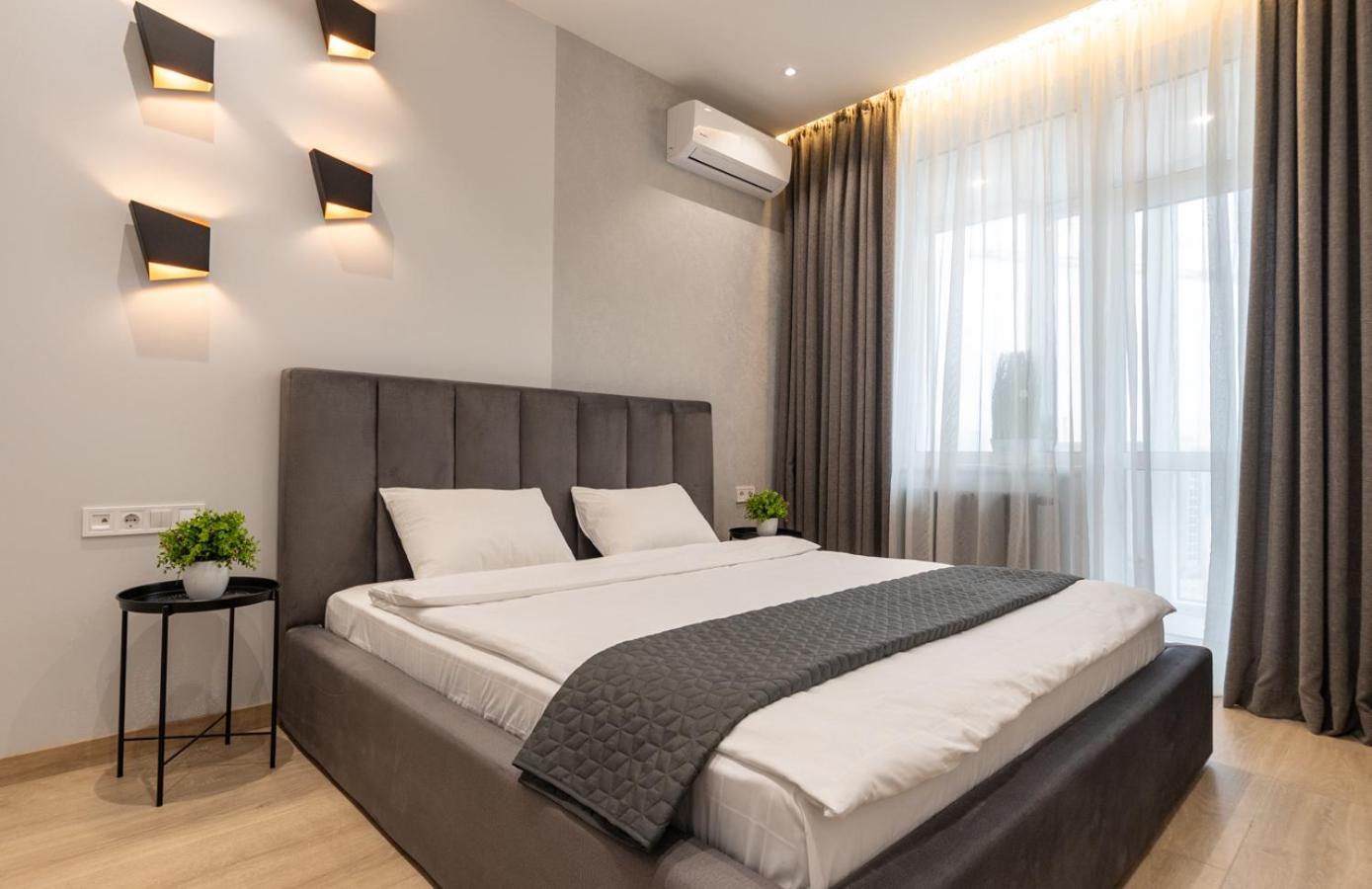 Royal Tower Residence Big Vip Apartment In Center Floor 27 เคียฟ ภายนอก รูปภาพ