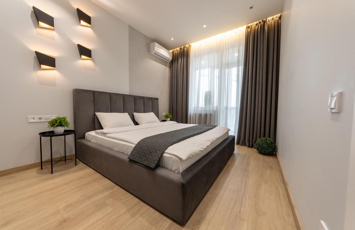 Royal Tower Residence Big Vip Apartment In Center Floor 27 เคียฟ ภายนอก รูปภาพ